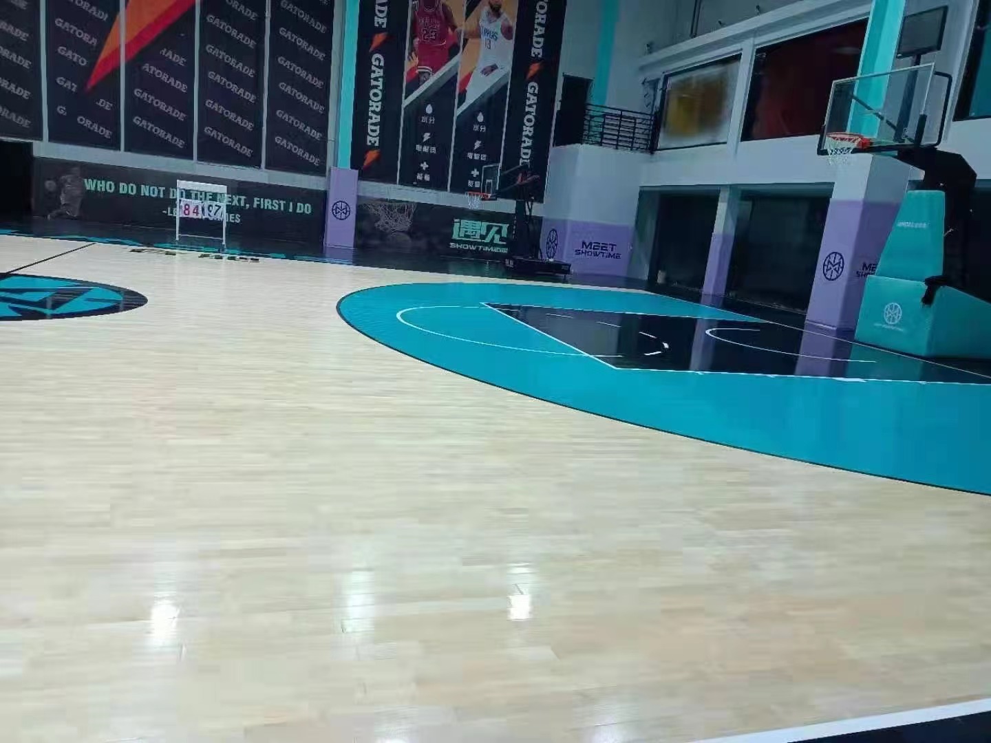 劲步运动木地板翻新