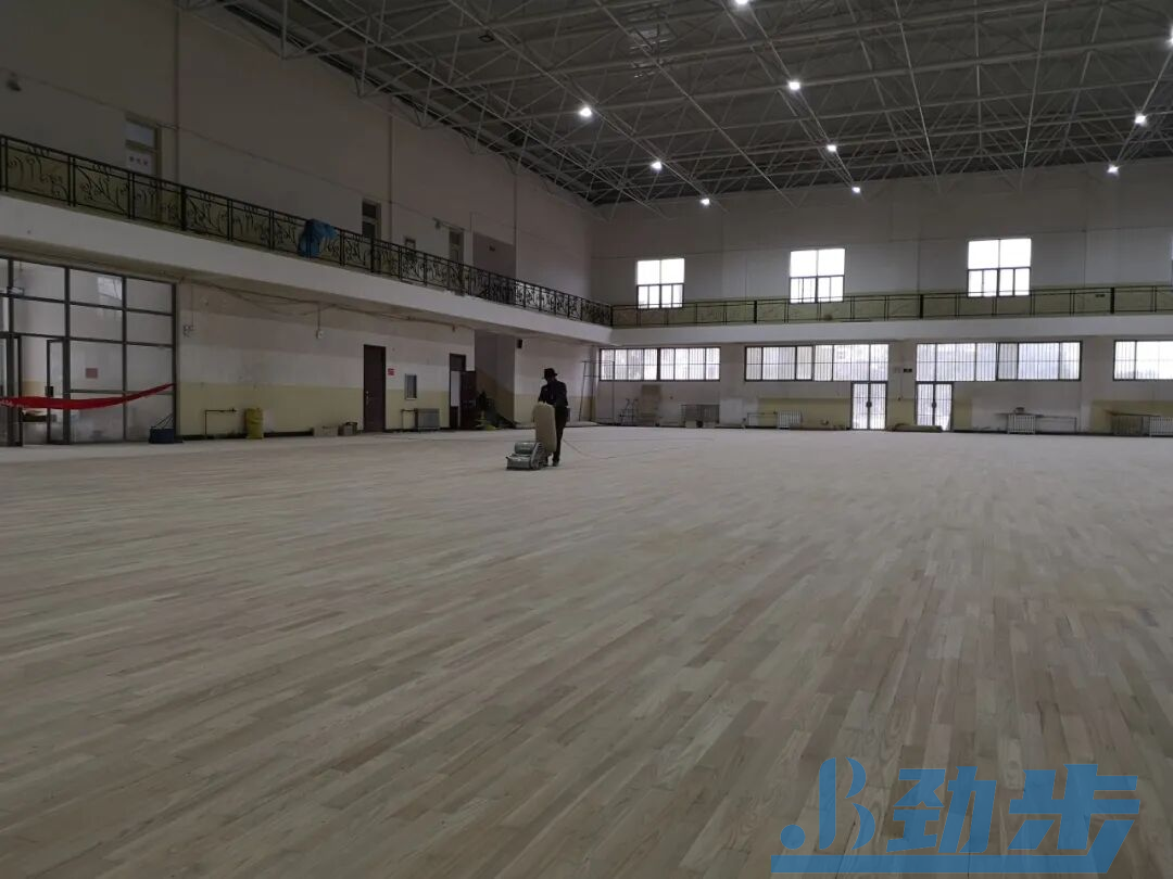 劲步运动木地板翻新