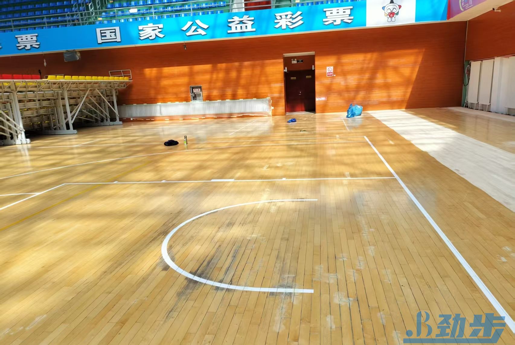 篮球馆运动木地板翻新 篮球馆运动木地板翻新