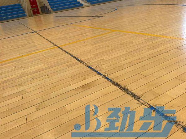 篮球馆地板维修