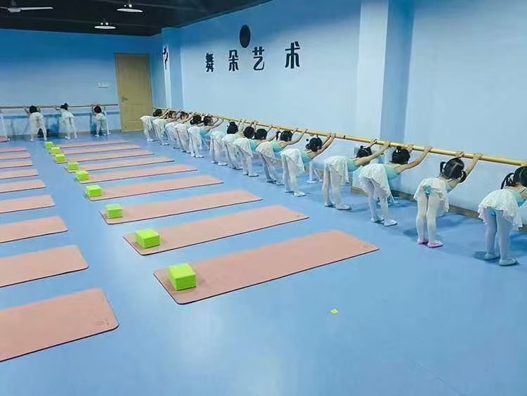 舞蹈地胶价格怎么选？理清选购逻辑，兼顾安