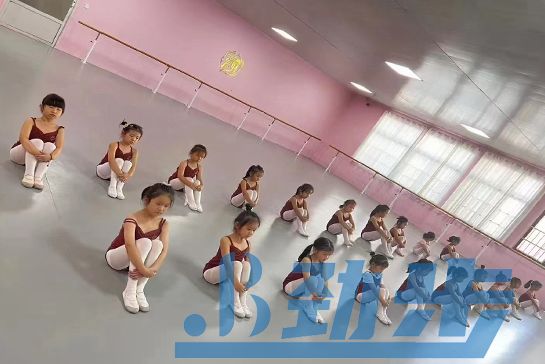 舞蹈地板胶多少钱一平方