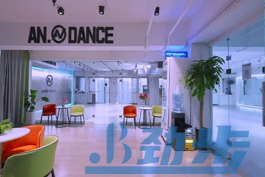 舞蹈地板胶多少钱一平方